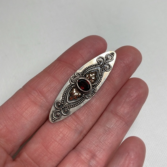 Sterling Silver and Garnet pin - Picture 2 of 7